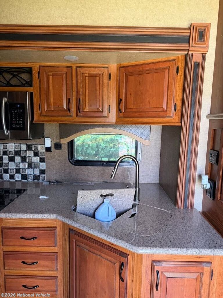2016 Starcraft Solstice 376FL5 - Used Fifth Wheel For Sale by National Vehicle in Gallatin Gateway, Montana