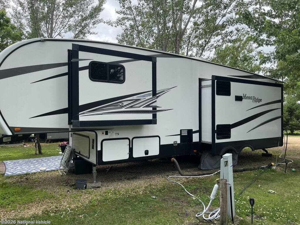 2019 Highland Ridge Mesa Ridge Lite 2910RL - Used Travel Trailer For Sale by National Vehicle in North Mankato, Minnesota