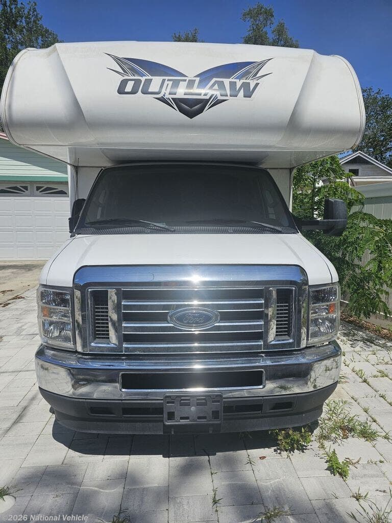 2022 Outlaw 29J by Thor Motor Coach from National Vehicle in Gulfport, Florida