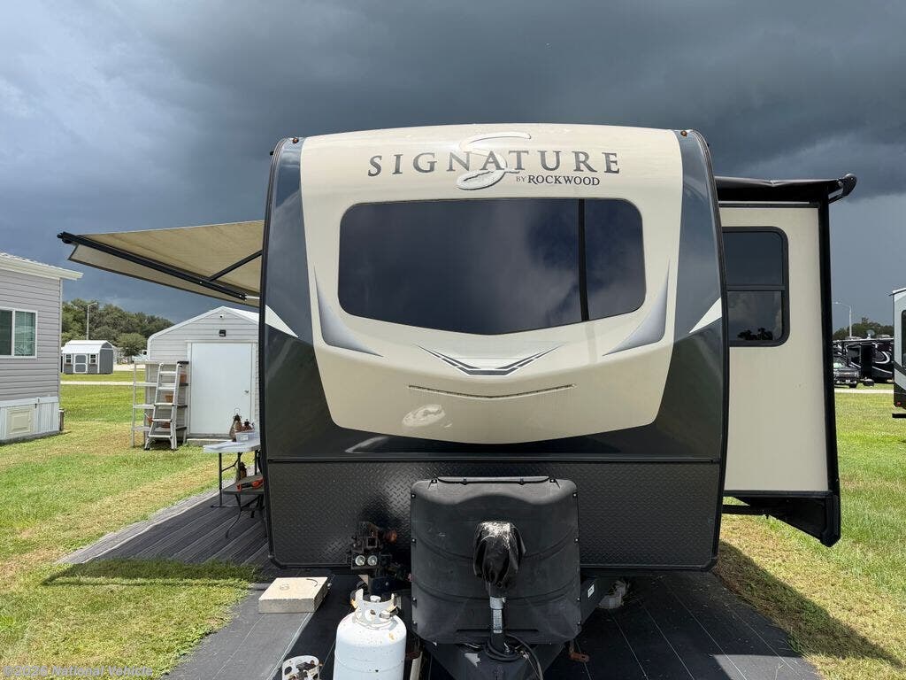 2020 Forest River Rockwood Signature 8335SB - Used Travel Trailer For Sale by National Vehicle in Webster, Florida