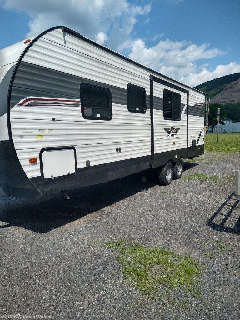 2022 Forest River Shasta 25RB - Used Travel Trailer For Sale by National Vehicle in Tharptown, Pennsylvania