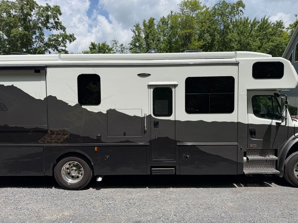2024 DX3 32KD by Dynamax Corp from National Vehicle in Loganton, Pennsylvania