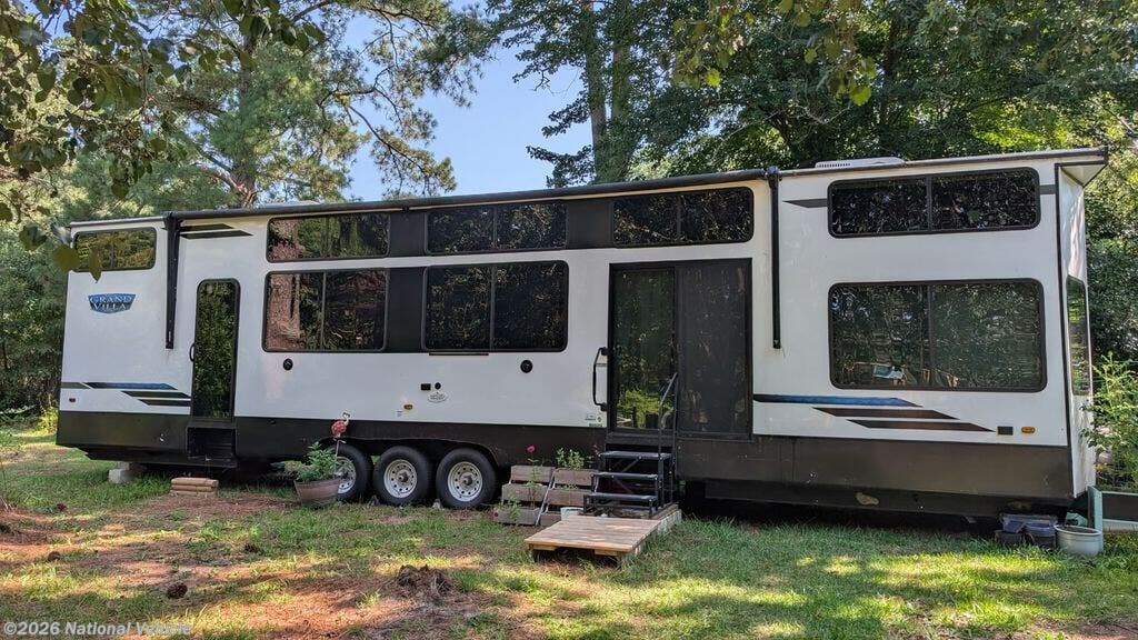 2024 Forest River Salem Grand Villa 44VIEW - Used Travel Trailer For Sale by National Vehicle in Woodlawn, Virginia