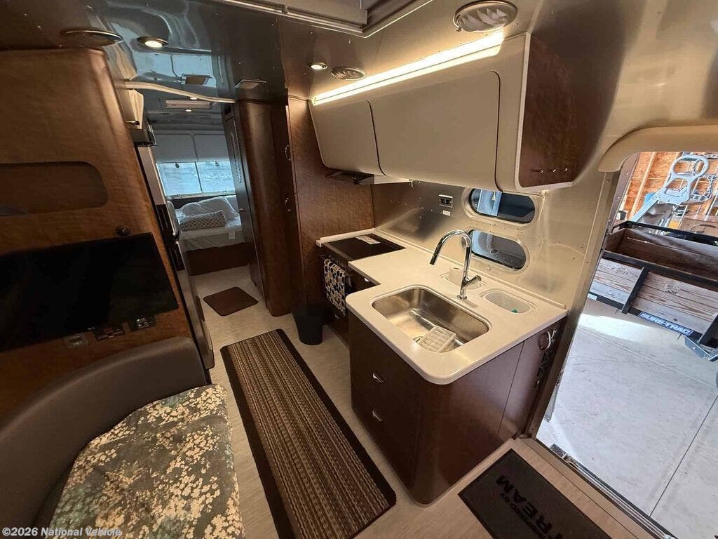 2022 Globetrotter 27FB by Airstream from National Vehicle in Troy, Ohio