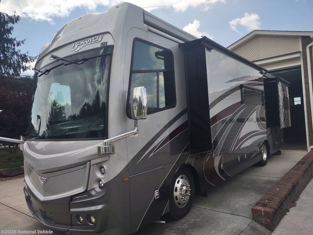 2022 Fleetwood Discovery LXE 36HQ - Used Class A For Sale by National Vehicle in Crossville, Tennessee