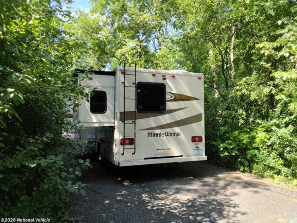 2025 Winnebago Minnie Winnie 26T - Used Class C For Sale by National Vehicle in Forest Lake, Minnesota