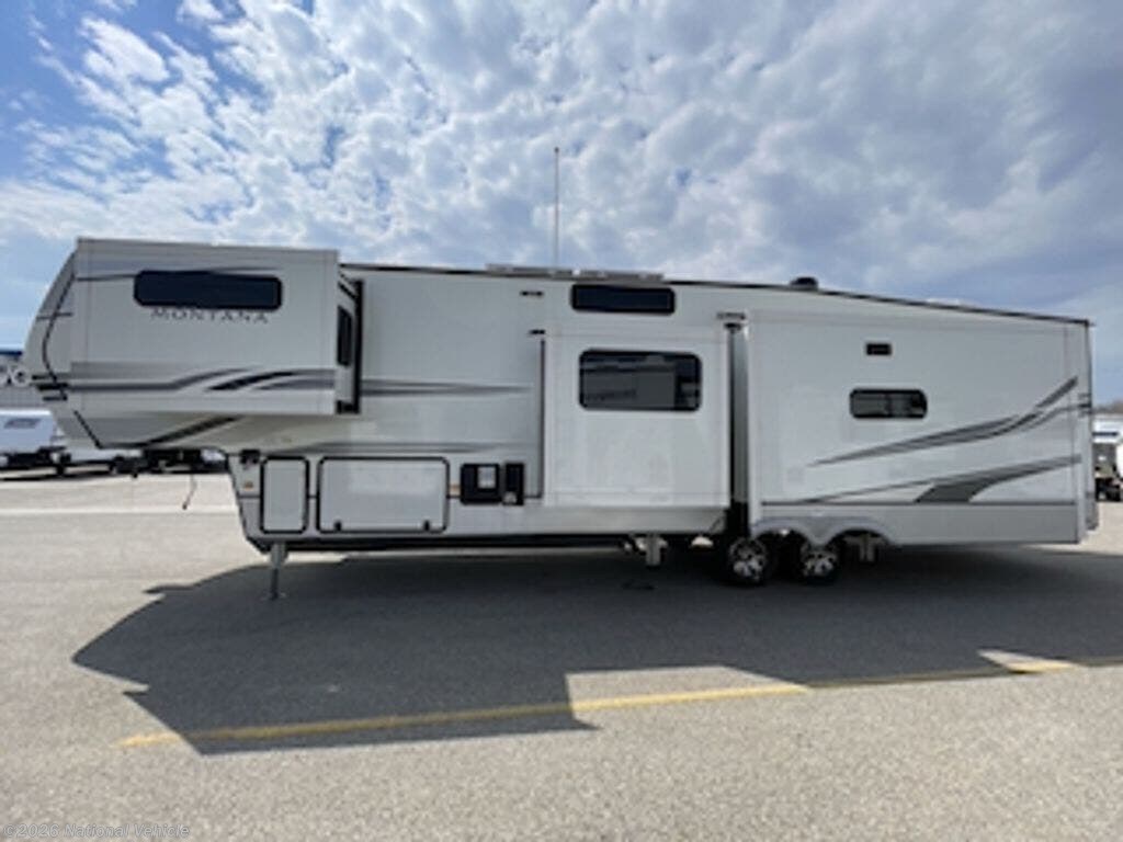 Used 2022 Keystone Montana 3855BR available in Rosemount, Minnesota