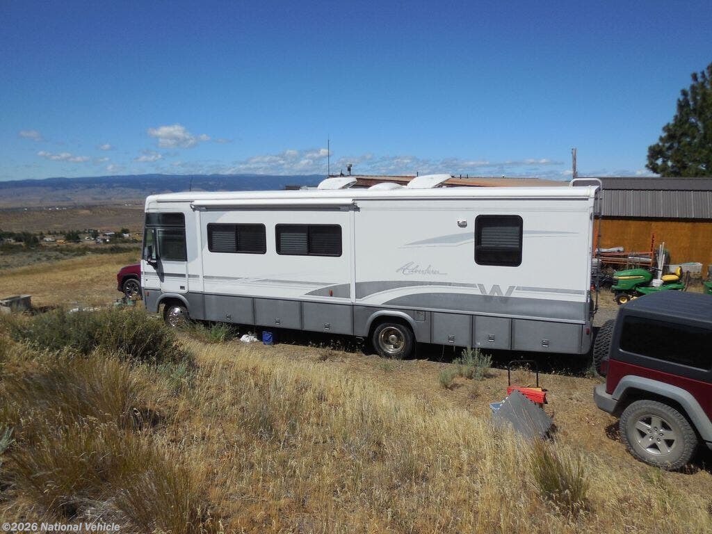 2000 Adventurer 32V by Winnebago from National Vehicle in Ellensburg, Washington
