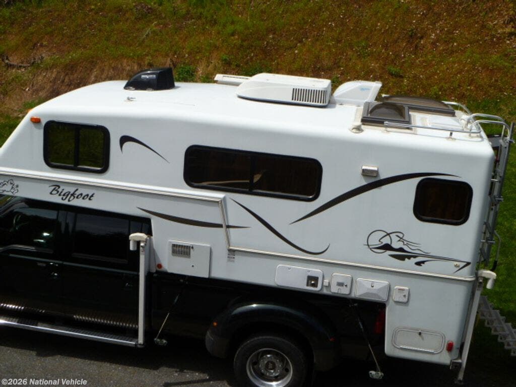2003 Bigfoot 2500 Series 25-C-10.6-E - Used Truck Camper For Sale by National Vehicle in Randolph, Vermont