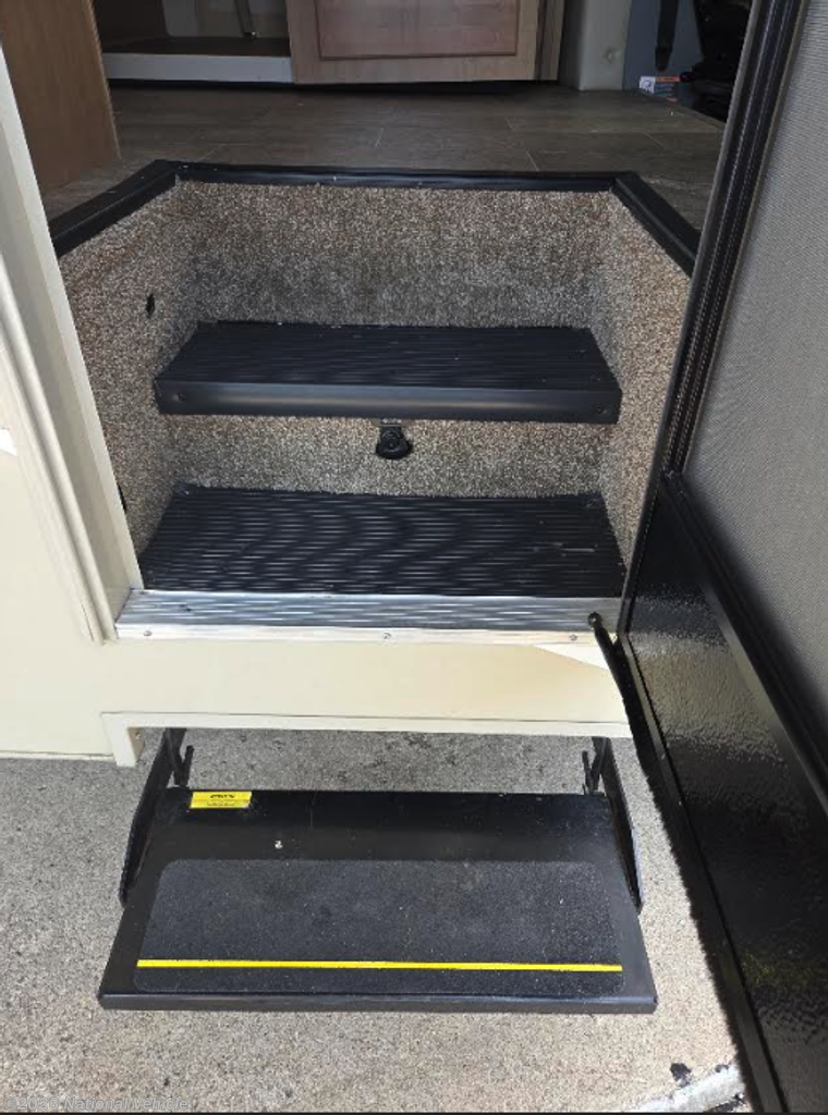 Used 2018 Thor Motor Coach Chateau 24F available in South Gate, Michigan