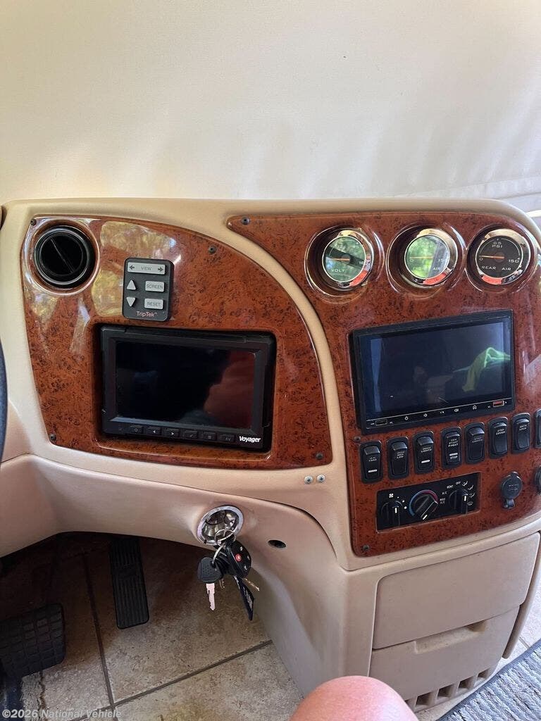 2007 Dutch Star 4023 by Newmar from National Vehicle in Palmyra, Wisconsin
