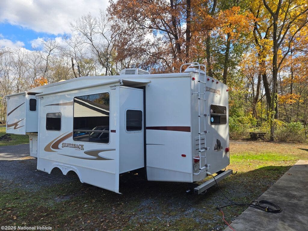 2008 Forest River Cedar Creek Silverback 30LRKSA - Used Fifth Wheel For Sale by National Vehicle in Walkersville, Maryland
