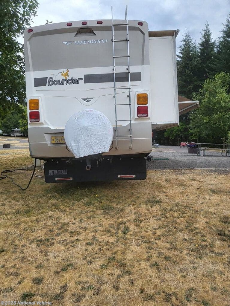 Used 2006 Fleetwood Bounder 33R available in Columbia City, Oregon