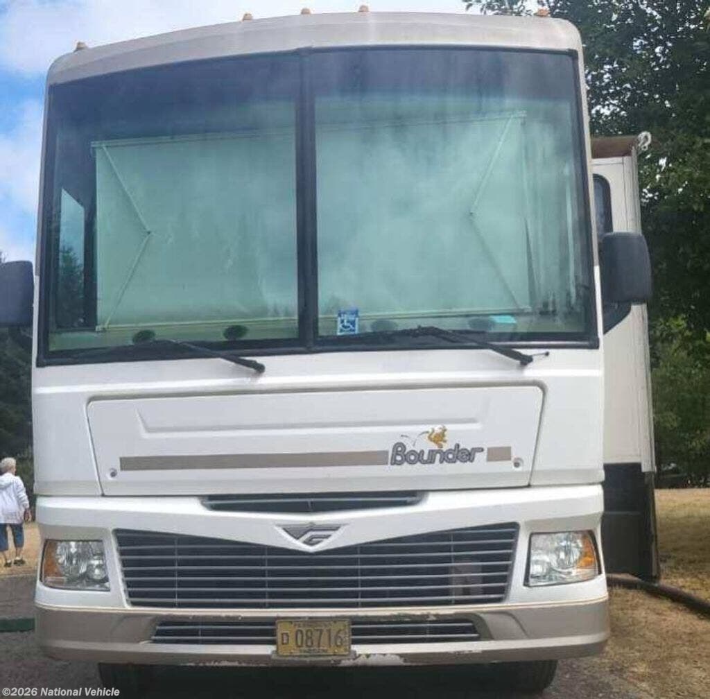 2006 Bounder 33R by Fleetwood from National Vehicle in Columbia City, Oregon