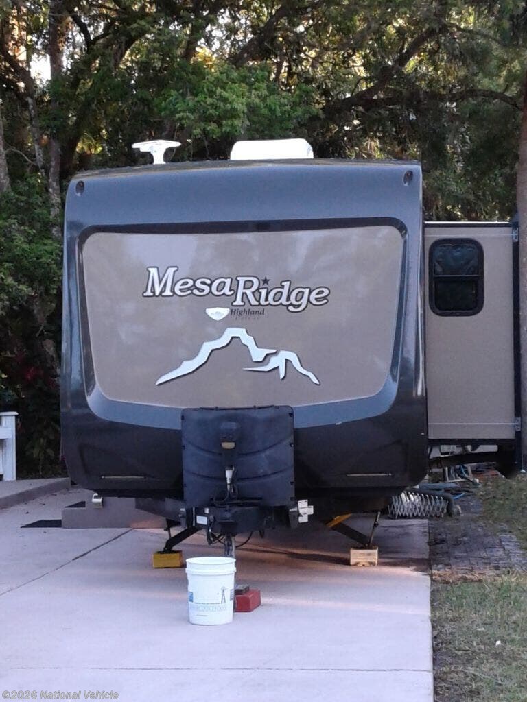 2017 Highland Ridge Mesa Ridge 323RLS - Used Travel Trailer For Sale by National Vehicle in Hialeah, Florida