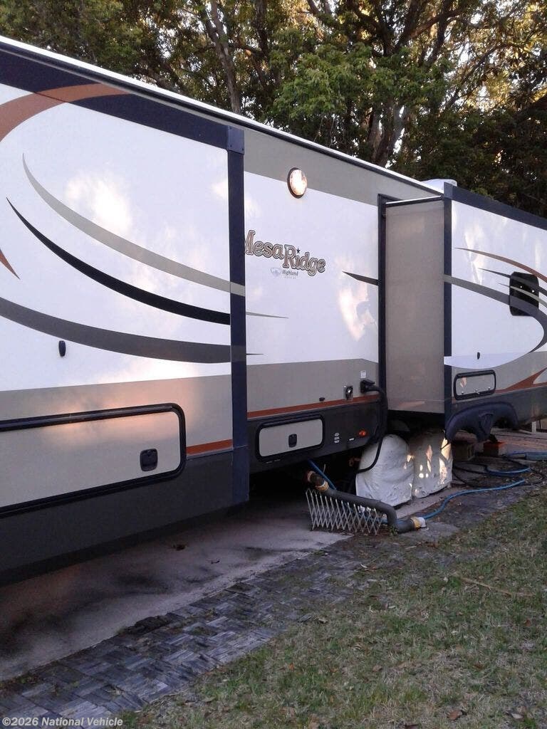 2017 Highland Ridge Mesa Ridge 323RLS - Used Travel Trailer For Sale by National Vehicle in Hialeah, Florida