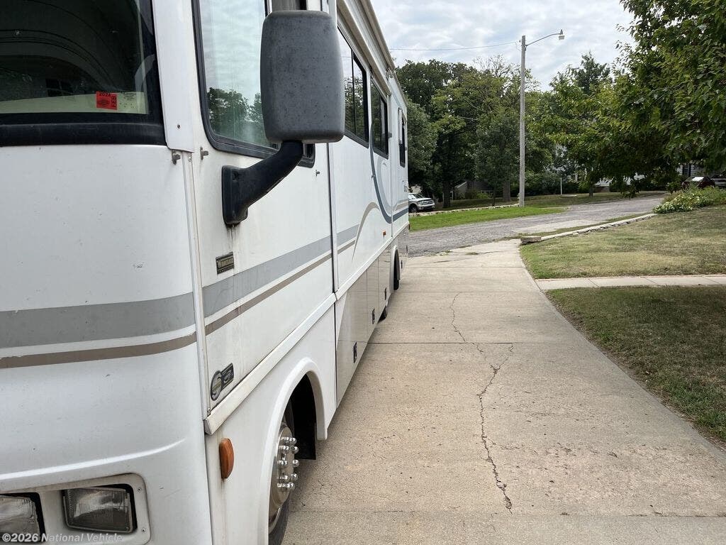 2004 Sightseer 30B by Winnebago from National Vehicle in Concordia, Kansas