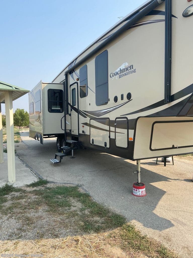 2017 Coachmen Brookstone 325RL - Used Fifth Wheel For Sale by National Vehicle in Bountiful, Utah