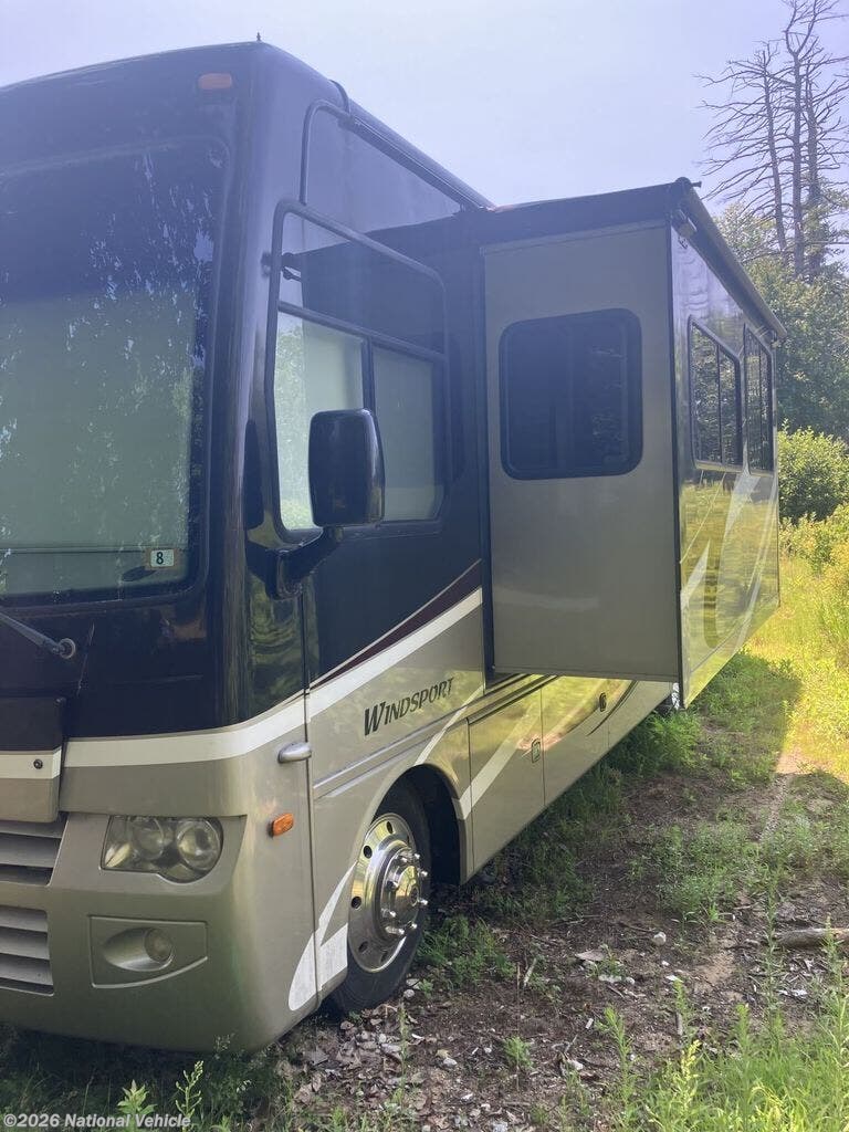 2009 Windsport 32R by Four Winds from National Vehicle in Raymond, New Hampshire