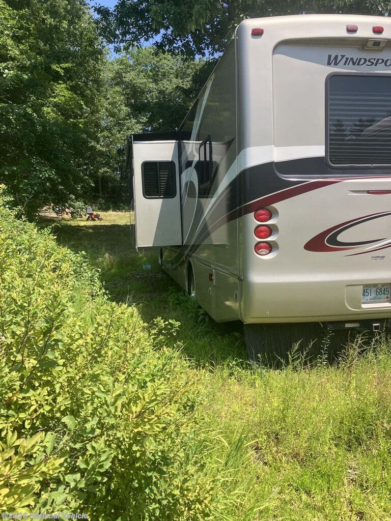 Used 2009 Four Winds Windsport 32R available in Raymond, New Hampshire