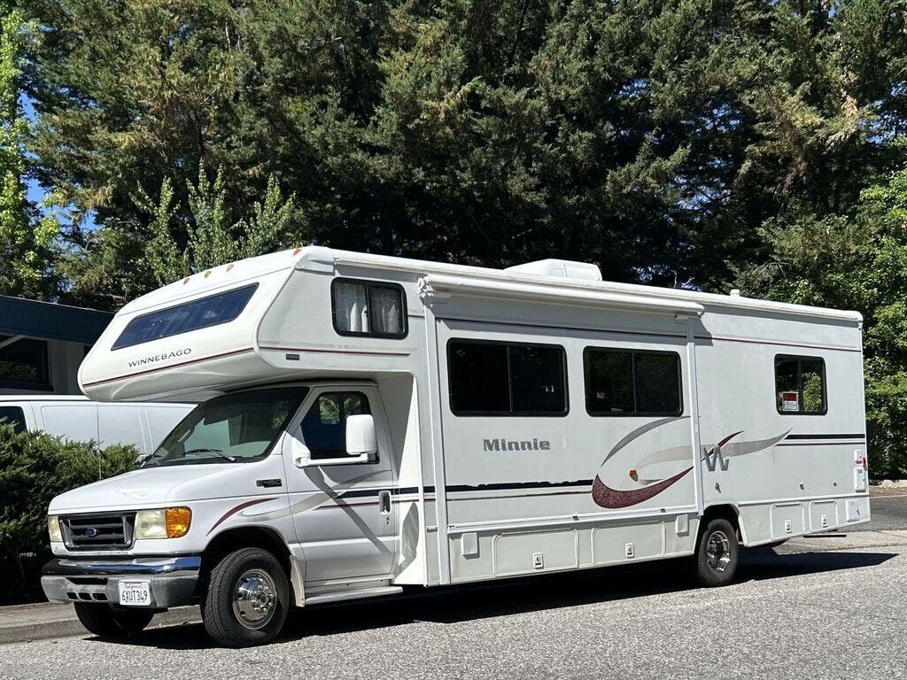 2005 Minnie Winnie 31C by Winnebago from National Vehicle in Grass Valley, California