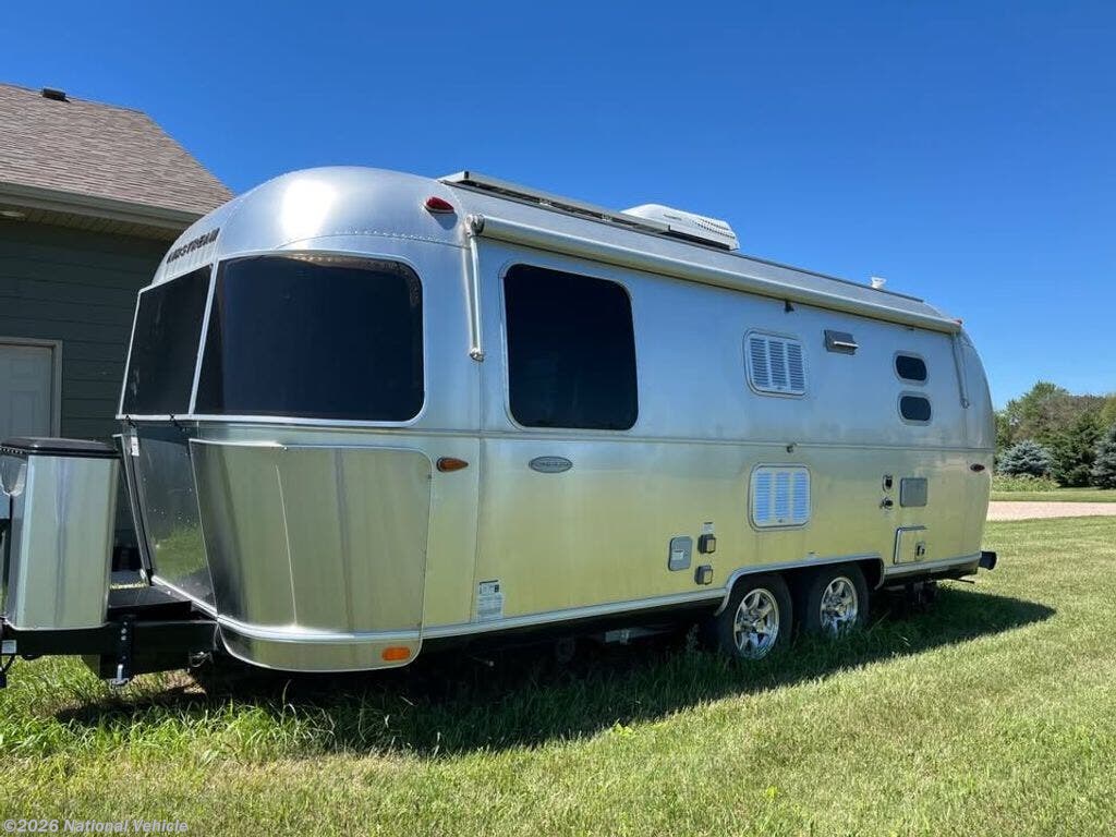 Used 2019 Airstream Flying Cloud 23FB Queen available in Sioux Falls, South Dakota