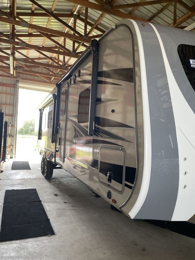 2019 Highland Ridge Silverstar 328BHS - Used Travel Trailer For Sale by National Vehicle in Needville, Texas