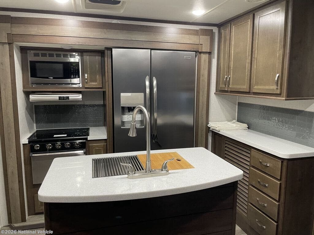 Used 2019 Highland Ridge Silverstar 328BHS available in Needville, Texas