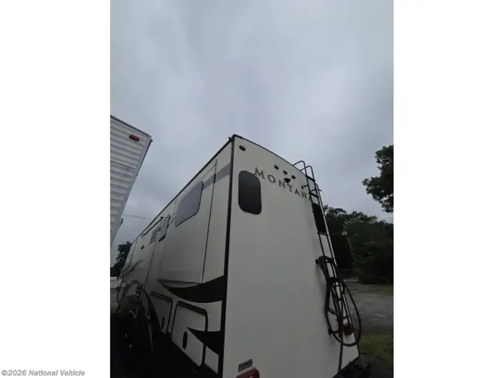 2017 Keystone Montana 3790RD - Used Fifth Wheel For Sale by National Vehicle in Plainfield, Connecticut