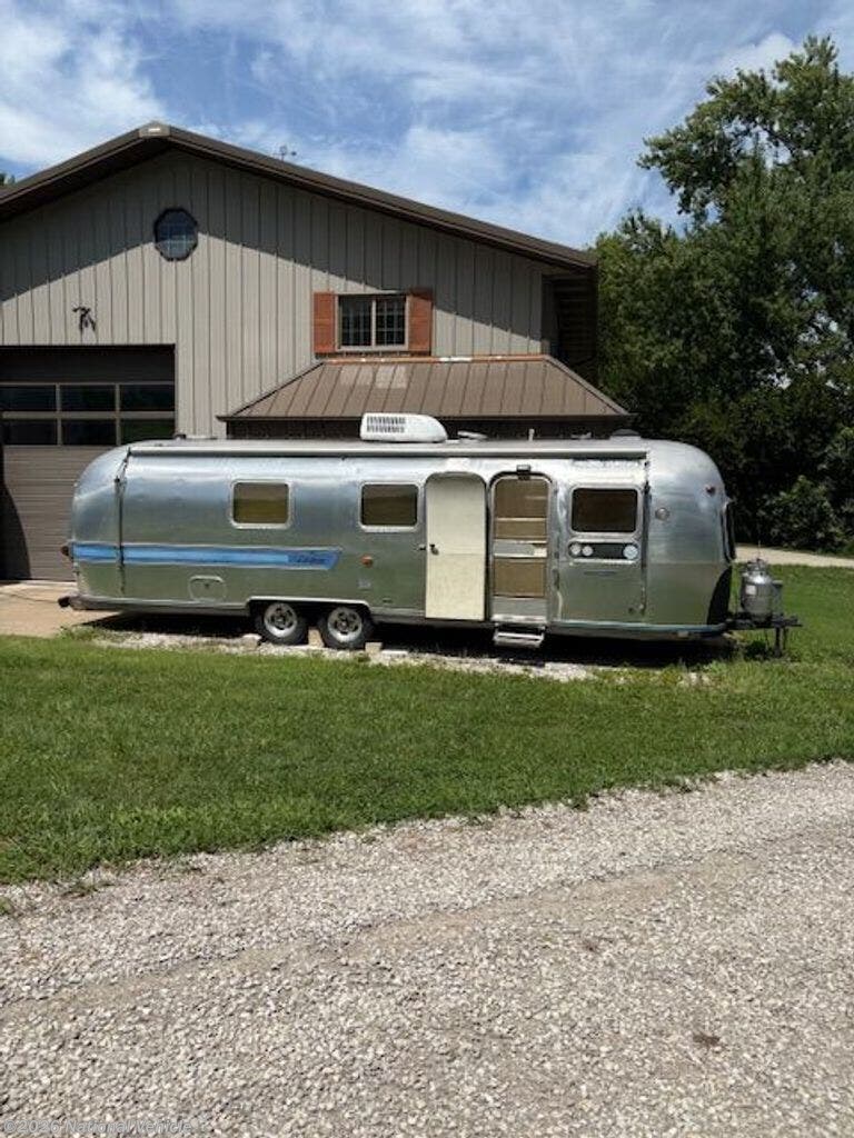 1985 Sovereign 31 by Airstream from National Vehicle in Liberty, Missouri