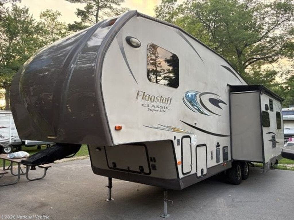 2015 Forest River Flagstaff Classic Super Lite 85281KWS - Used Fifth Wheel For Sale by National Vehicle in Royal Oak, Michigan