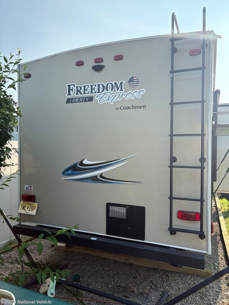 2019 Freedom Express Liberty 320BHDS by Coachmen from National Vehicle in South Plainfield, New Jersey