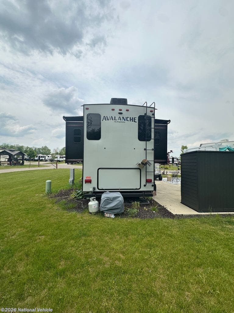 2018 Keystone Avalanche 376RD - Used Fifth Wheel For Sale by National Vehicle in Hopkins, Michigan