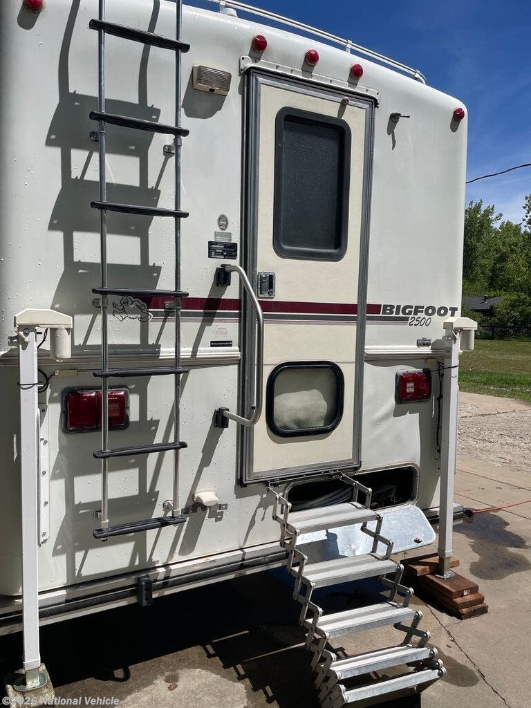 1998 2500 Series 25-C-10.6-E by Bigfoot from National Vehicle in Longmont, Colorado