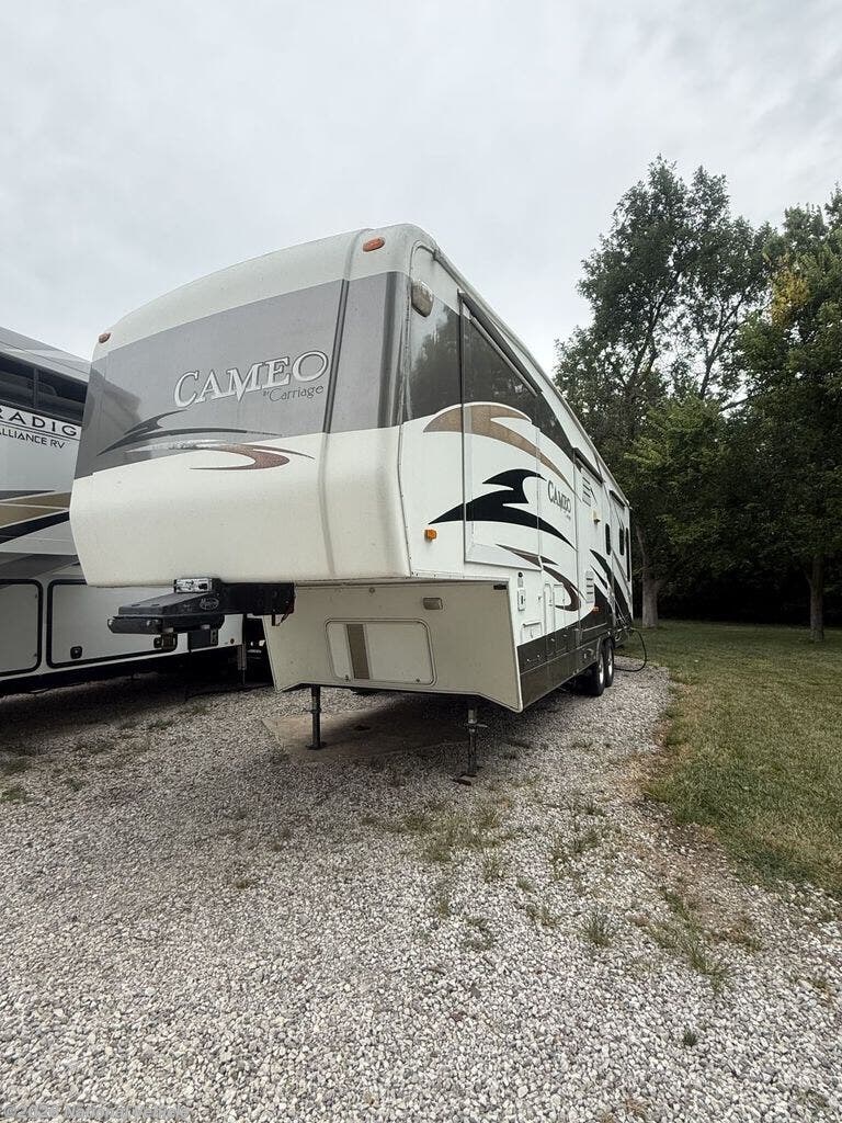 Used 2007 Carriage Cameo LXI 33CKQ available in Valley Center, Kansas
