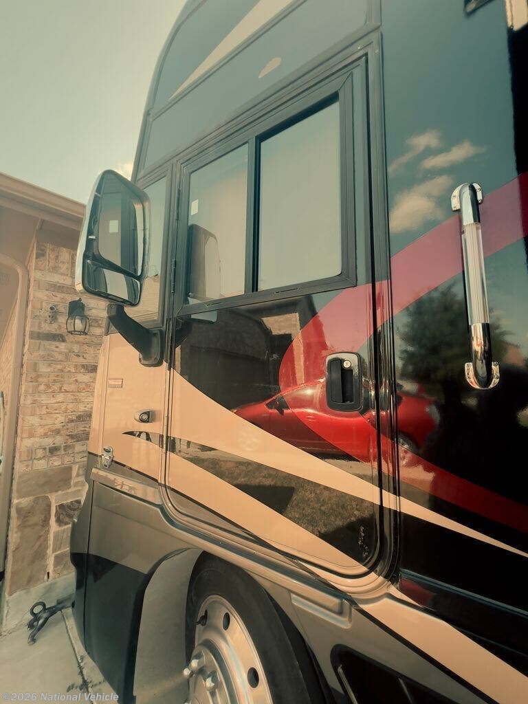 Used 2011 Itasca Suncruiser 35P available in Waxahachie, Texas