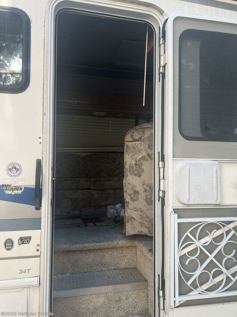2000 Bounder 34T by Fleetwood from National Vehicle in Keller, Texas