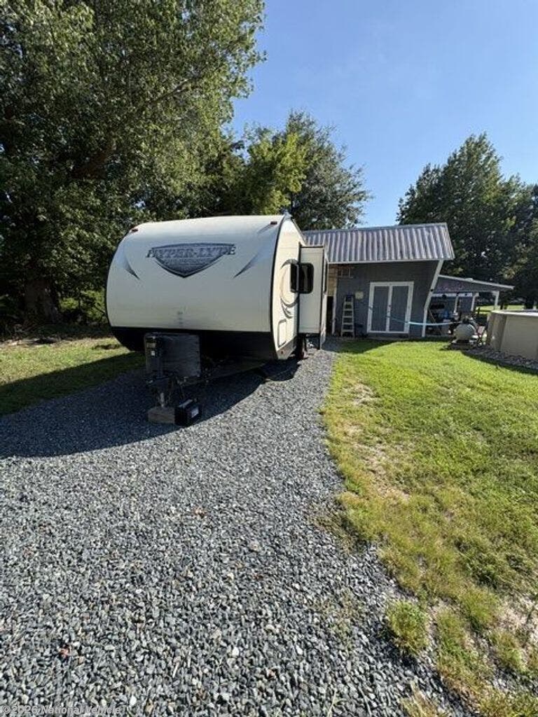 Used 2017 Forest River Salem Hemisphere Hyper-Lyte 24BHHL available in Bivalve, Maryland