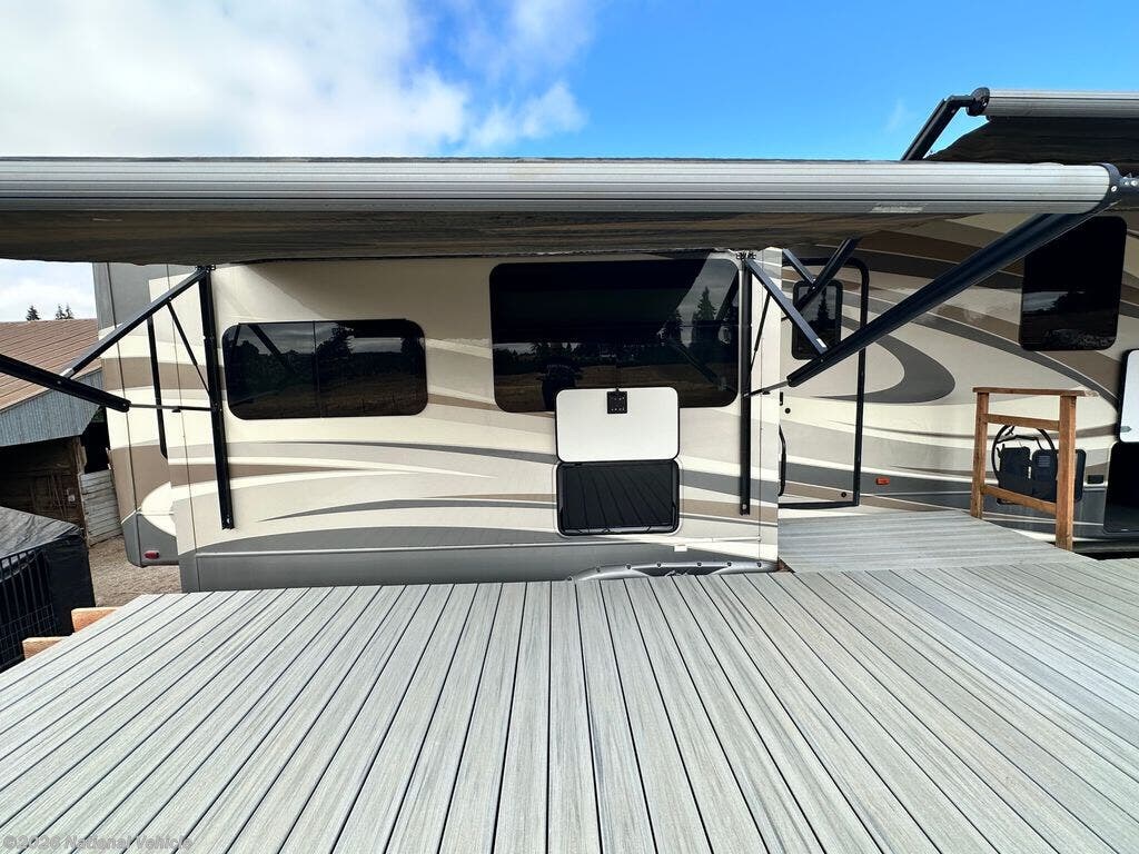 Used 2018 Keystone Montana Legacy Edition 3920FB available in Salem, Oregon