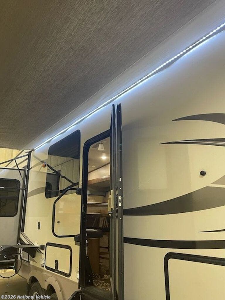 2018 Forest River Rockwood Signature Ultra Lite 8298WS - Used Fifth Wheel For Sale by National Vehicle in Brock, Texas