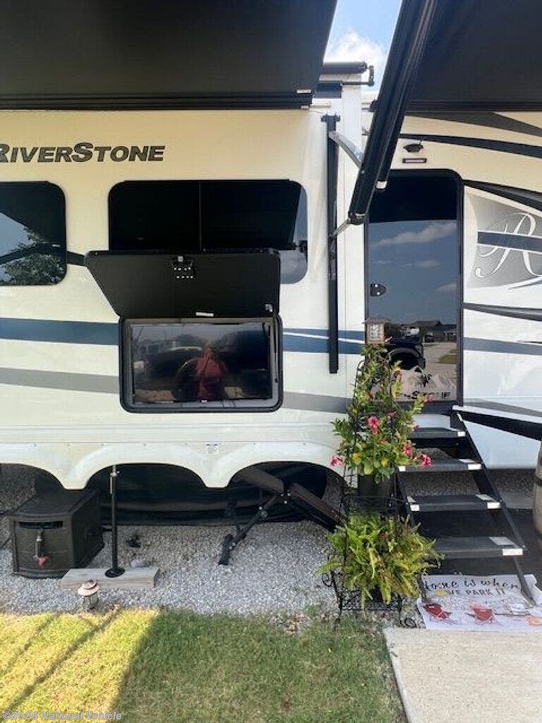 2024 RiverStone 442MC by Forest River from National Vehicle in Aubrey, Texas