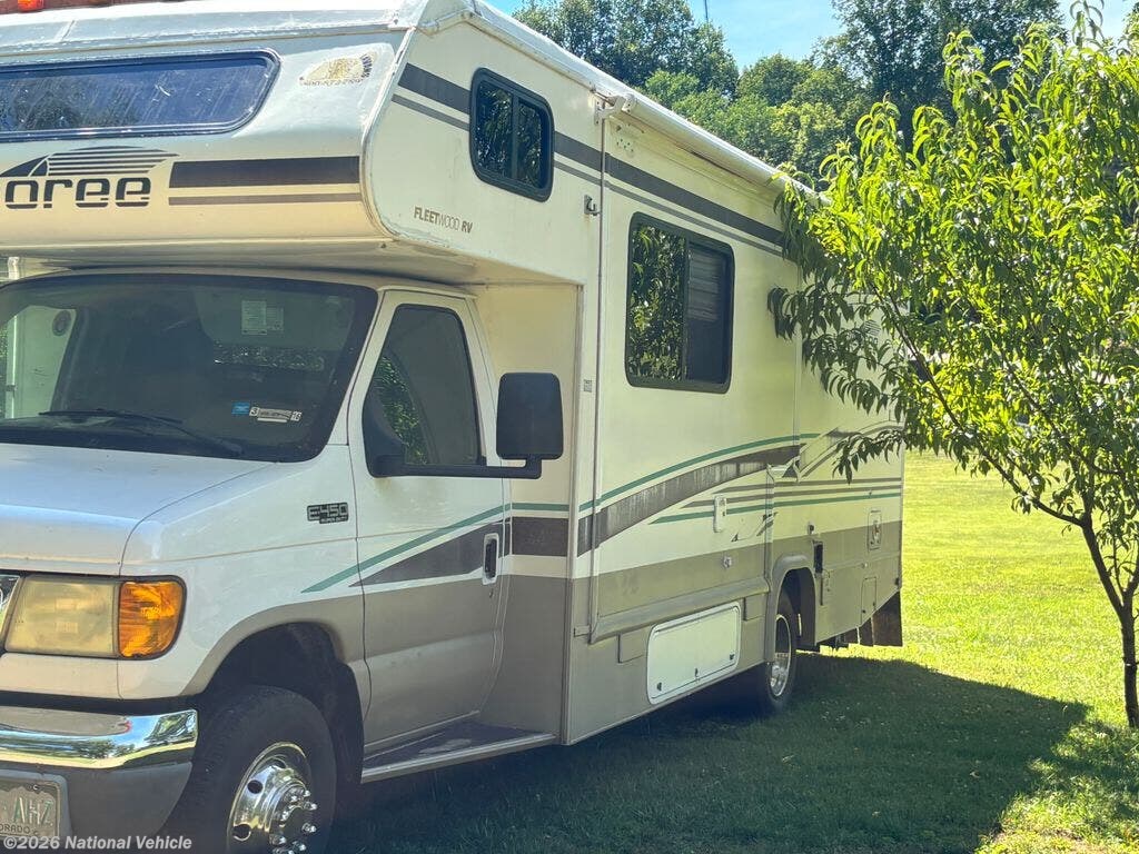 2004 Tioga 26G by Fleetwood from National Vehicle in Kingsport, Tennessee