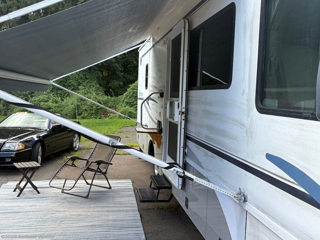 2005 Sightseer 29R by Winnebago from National Vehicle in Hamden, Connecticut