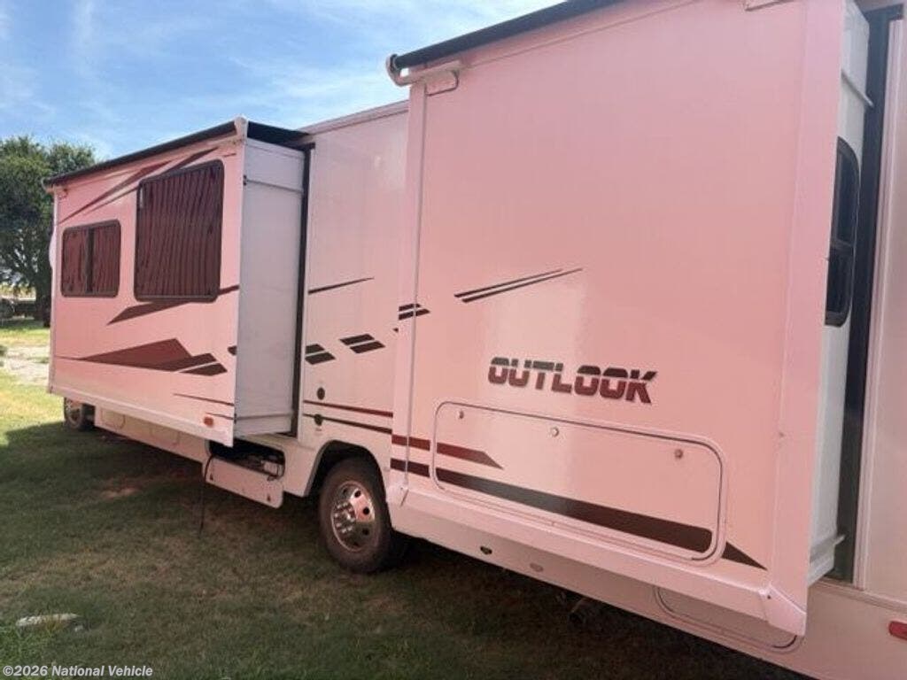2019 Winnebago Outlook 31N - Used Class C For Sale by National Vehicle in Garden City, Kansas