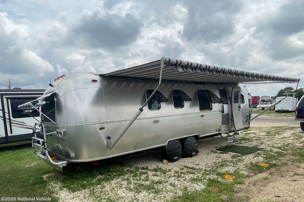 2022 Airstream Classic 33FB Queen - Used Travel Trailer For Sale by National Vehicle in Castroville, Texas