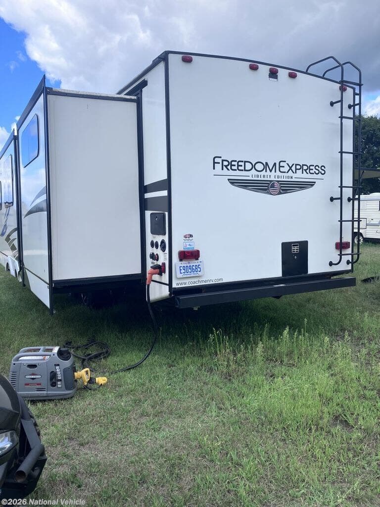 2021 Coachmen Freedom Express Liberty 320BHDSLE - Used Travel Trailer For Sale by National Vehicle in Lapeer, Michigan