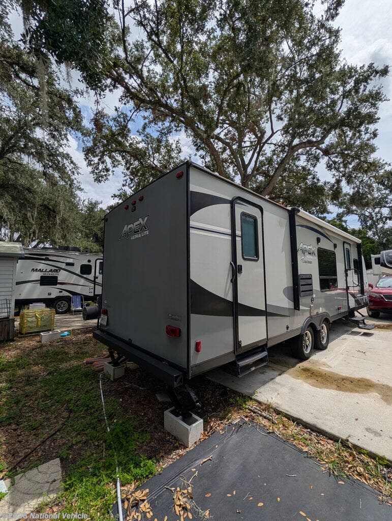 Used 2020 Coachmen Apex Ultra-Lite 288BHS available in Blue Springs, Missouri