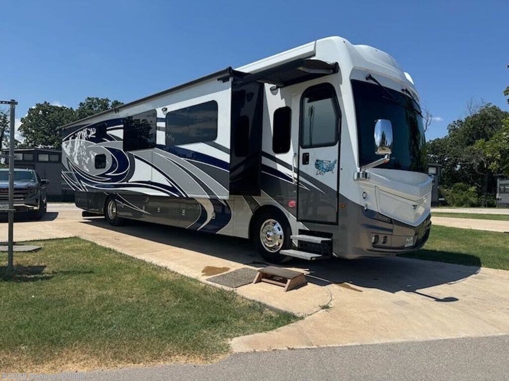 2022 Fleetwood Discovery LXE 40G - Used Class A For Sale by National Vehicle in Brandon, Texas