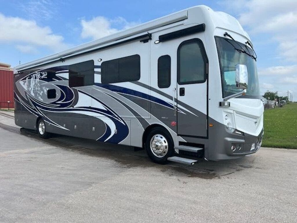 2022 Discovery LXE 40G by Fleetwood from National Vehicle in Brandon, Texas