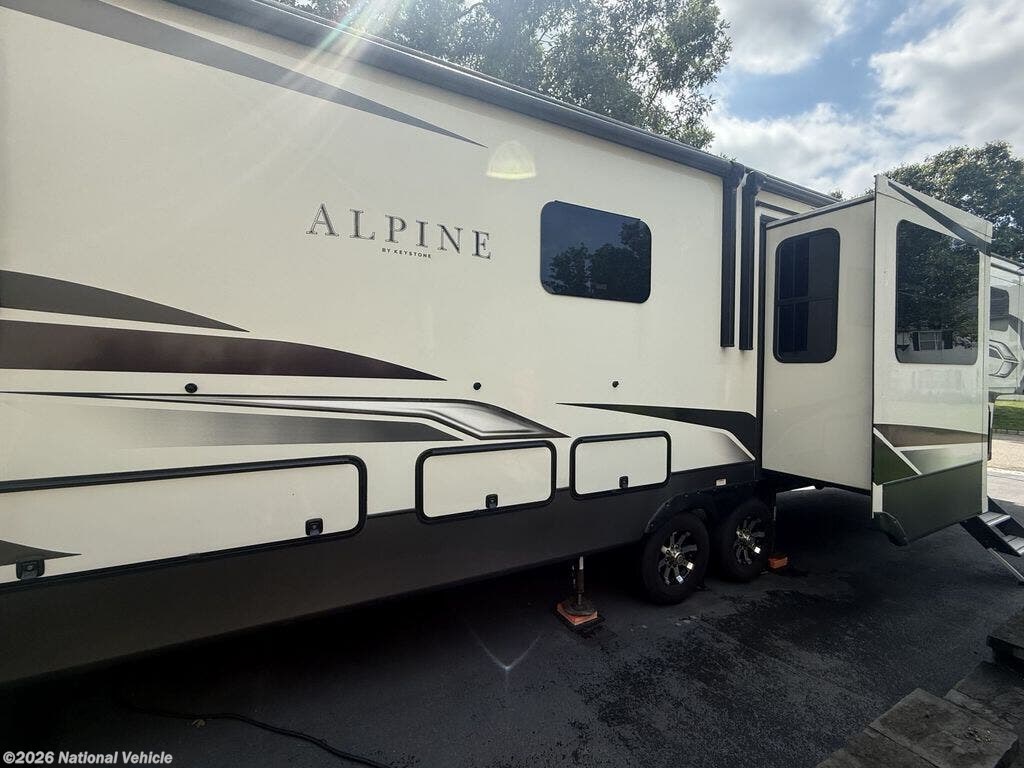 2022 Keystone Alpine 3700FL - Used Fifth Wheel For Sale by National Vehicle in Yapank, New York